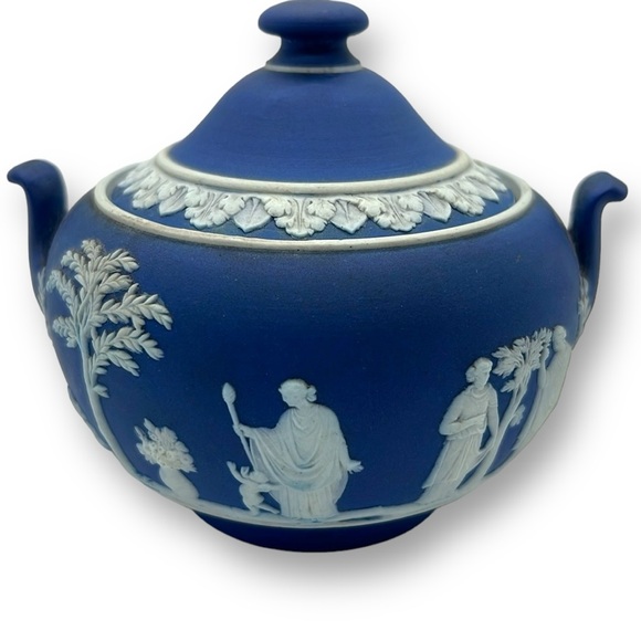 Vintage Wedgwood Jasper sugar jar w lid